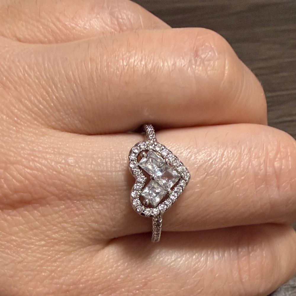 Elegant Sterling silver 925 Heart Halo Ring with Clear Stones